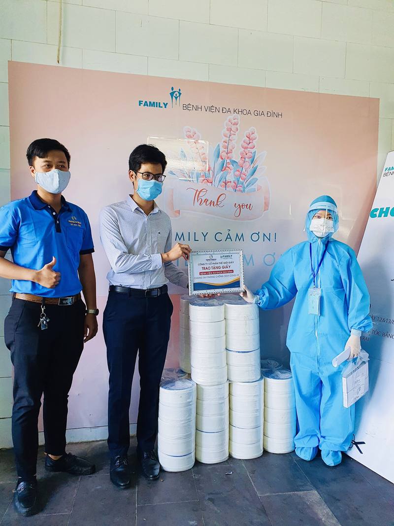 Công Ty Thế Giới Giấy trao tặng các sản phẩm giấy cho bệnh viện Đa Khoa Gia Đình Ở Đà Nẵng trong công tác phòng chống covid-19