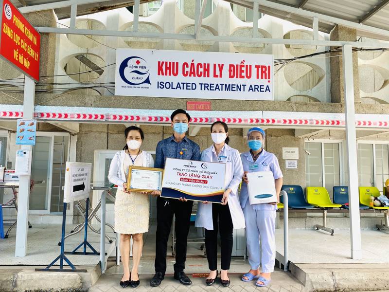 Công Ty Thế Giới Giấy trao tặng các sản phẩm giấy cho bệnh viện Quận 7 trong công tác phòng chống covid-19